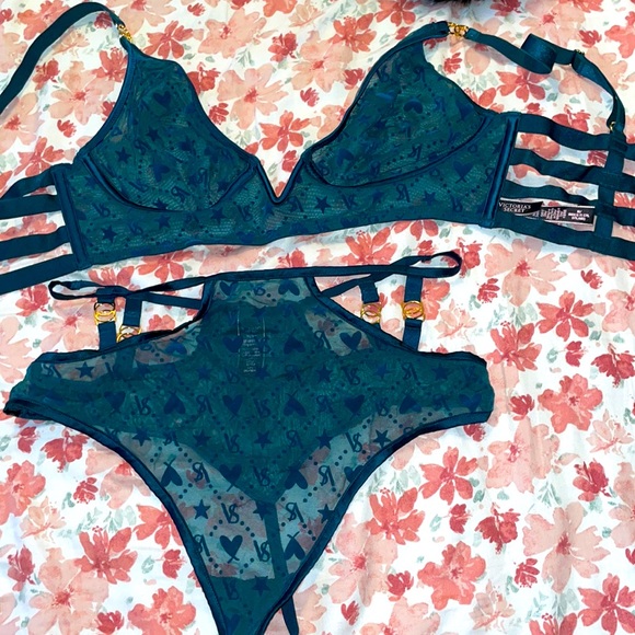 Victoria's Secret Other - Caged back bra set